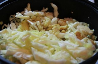 Курица с тушеной капустой - фото шага 6