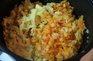 Курица с тушеной капустой - фото шага 9