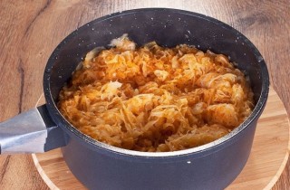 Квашеная капуста с фаршем и домашними колбасками - фото шага 2