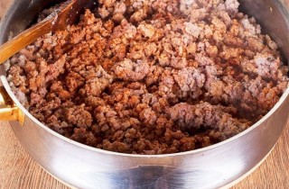 Квашеная капуста с фаршем и домашними колбасками - фото шага 4