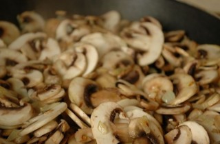 Мидии с шампиньонами в сливках - фото шага 5