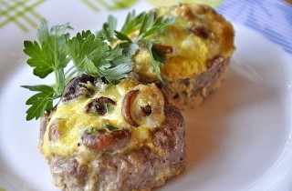 Мясные гнезда под сыром - фото шага 6
