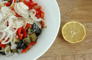 Овощной салат с баклажанами - фото шага 6