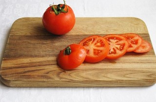 Помидоры с творожно-чесночным кремом - фото шага 1