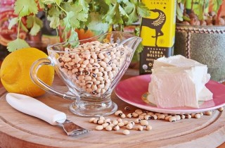 Салат из фасоли с брынзой - фото шага 1