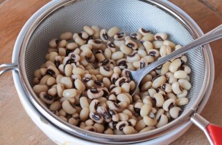 Салат из фасоли с брынзой - фото шага 2