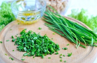 Салат из фасоли с помидорами - фото шага 4