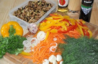 Салат с баклажанами, морковью и перцем - фото шага 2