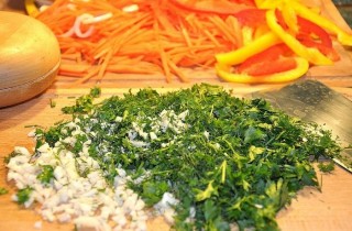 Салат с баклажанами, морковью и перцем - фото шага 3