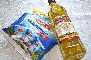 Салат с моцареллой, черри и редисом - фото шага 2