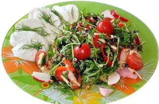 Салат с моцареллой, черри и редисом - фото шага 8