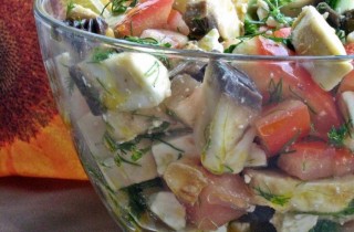 Шопский салат с овощами, грибами и брынзой - фото шага 4