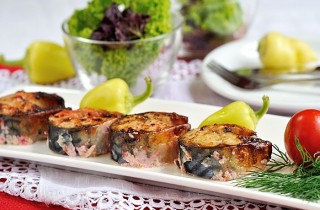 Скумбрия, запеченная с горчицей и майонезом - фото шага 4