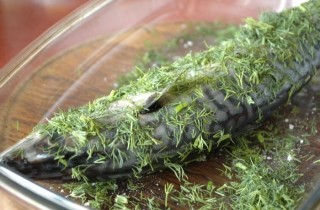 Скумбрия, запеченная в апельсиновом маринаде - фото шага 3