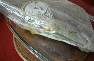 Скумбрия, запеченная в апельсиновом маринаде - фото шага 5