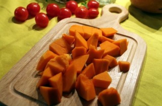 Теплый салат с тыквой и рукколой - фото шага 2