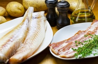 Треска с картофелем и беконом - фото шага 1