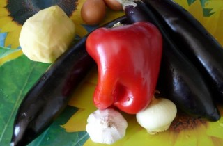 Вкусный салат из баклажанов - фото шага 1