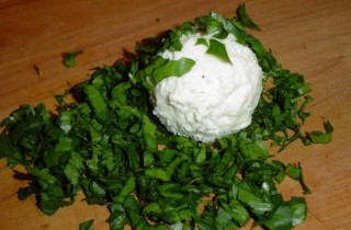 Закусочные шарики из брынзы с помидорами черри - фото шага 3