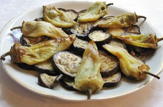 Запеченные овощи под томатным соусом - фото шага 5