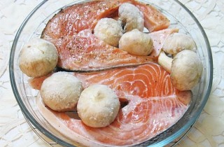 Запеченный лосось с сыром и шампиньонами - фото шага 3