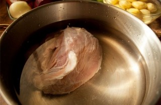 Борщ со свининой и овощами - фото шага 2