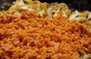 Чечевица с шампиньонами - фото шага 5