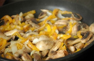 Фриттата с шампиньонами - фото шага 4