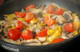 Фриттата с шампиньонами - фото шага 5