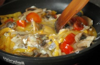 Фриттата с шампиньонами - фото шага 6