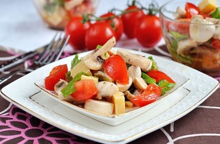 Изысканный салат с шампиньонами, сыром и помидорами - фото шага 4