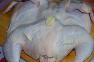 Курица, запеченная в рукаве в духовке - фото шага 3