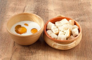 Кусковой омлет с батоном - фото шага 2