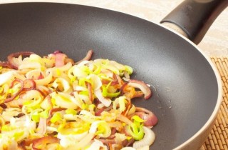 Луковый суп в горшочке - фото шага 3