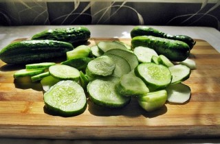 Малосольные огурцы с горчицей - фото шага 1