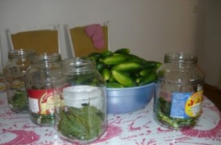 Маринованные огурцы со жгучим перцем - фото шага 1