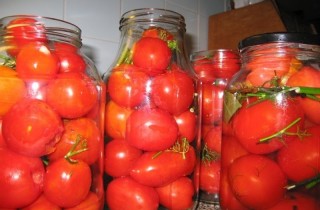 Маринованные помидоры с чесноком - фото шага 5