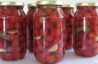 Маринованные помидоры с чесноком - фото шага 6