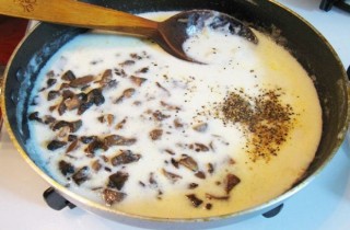 Мясо с грибами в винном соусе - фото шага 7