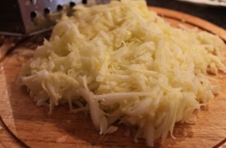 Оладьи из кабачков с сыром - фото шага 2