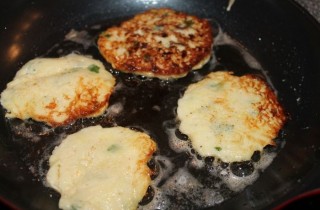 Оладьи из кабачков с сыром - фото шага 8