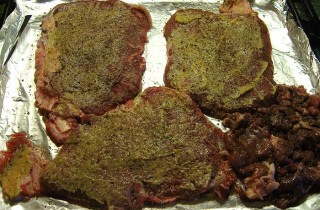 Отбивные из говядины под луком, запеченные в духовке - фото шага 3
