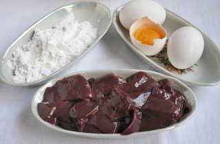 Печень, жареная с овощами - фото шага 1