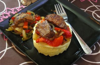 Печень, жареная с овощами