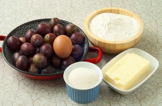 Пирог со сливами - фото шага 1