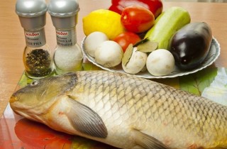 Праздничный карп с овощами - фото шага 1