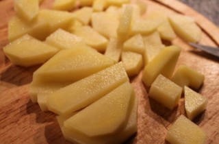 Сливочный суп с лососем - фото шага 2