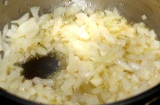 Томатный суп с креветками - фото шага 4