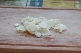 Яичница с помидорами - фото шага 1