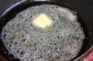 Яичница с помидорами - фото шага 3